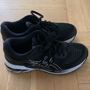 ASICS Gel Kayano 26 Black and white.